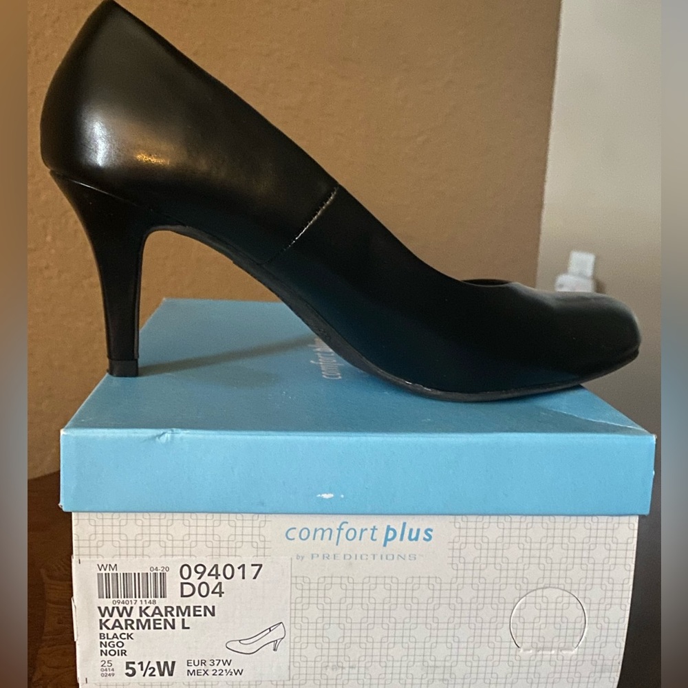 Comfort plus black shoes 5 1/2 wide only worn once. In original box.